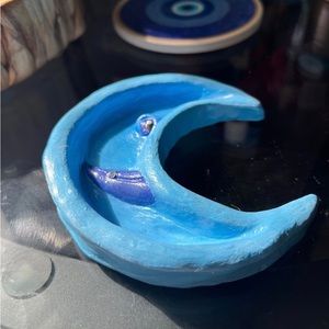 Blue half moon face ashtray and incense burner